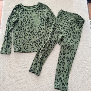 Kyte Baby Green + Black Hunter Leopard Two Piece Long Sleeve Bambooo Pajamas 2T